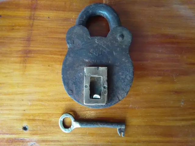 barraca de fierro y ferreteria el candado canete